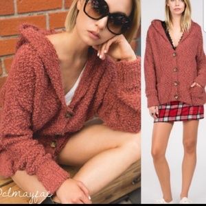 Fuzzy popcoen knit cardigan.